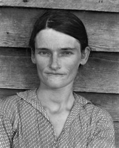 ウォーカー・エヴァンス『アラバマ州の小作人の妻』（1936）